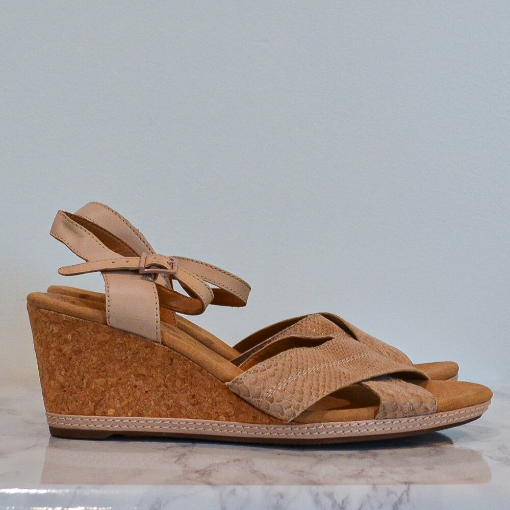 CLARKS | TAN HELIO LATITUDE WEDGE SANDAL